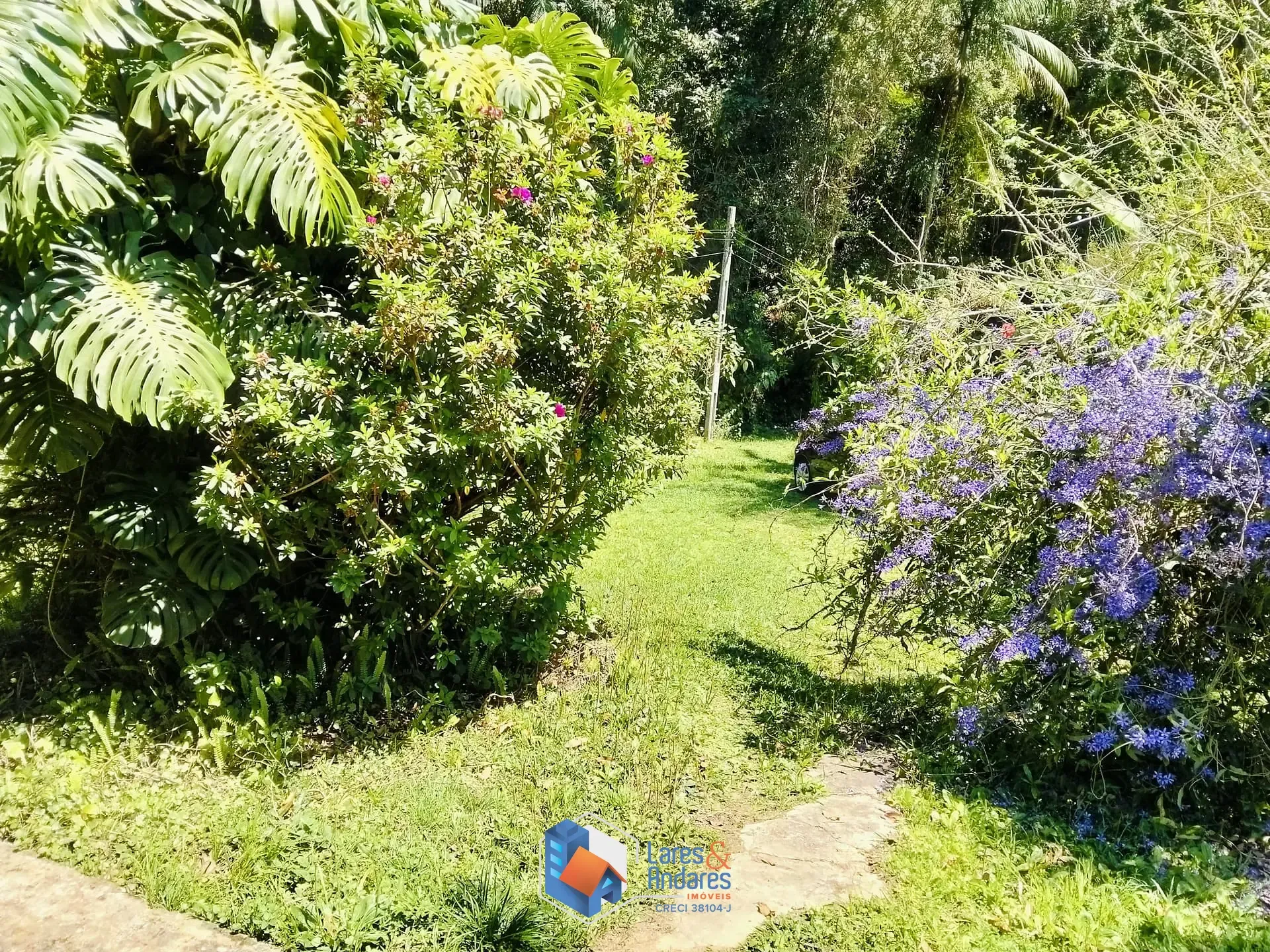 Imagem ARRENDAMENTO DE SITIO COM NASCENTE, ÁREA PARA PLANTIO, CASA COM 3 DORMITÓRIOS, CASEIRO, COM MAIS DE 40.000 METROS IDEAL PARA ONGS - SÃO LOURENÇO DA SERRA.