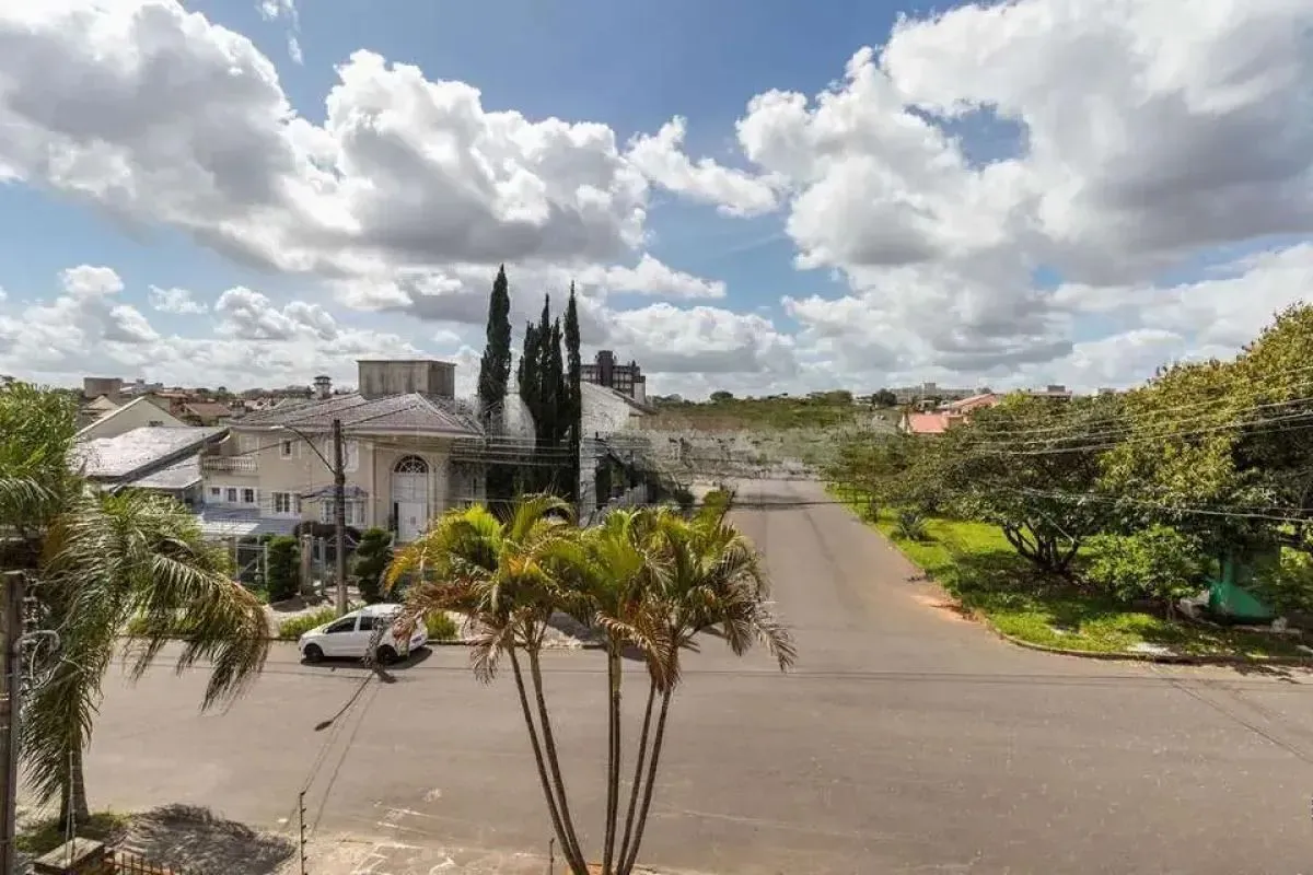 Imagem Casa térrea com 5 dormitórios, 2 suítes, 3 vagas.