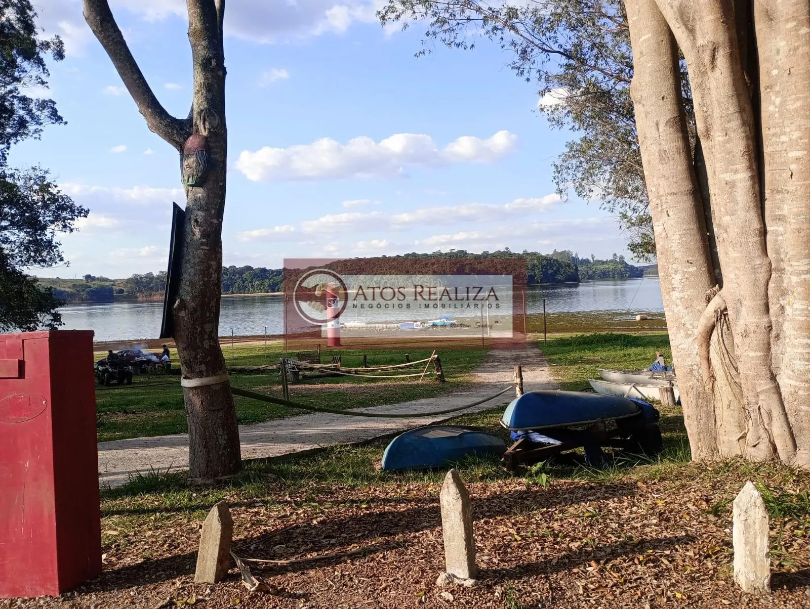 Imagem Vendo Oportunidade no parque do terceiro lago. Vendo casa em condomínio parque terceiro lago, terreno de 504m², 180m² de área útil, 2 Dormitirios, sacada, 2 salas, 2 Banheiros, 3 vagas de garagem, canil e poço artesiano, valor de SUPER Oportunidade. R$ 65