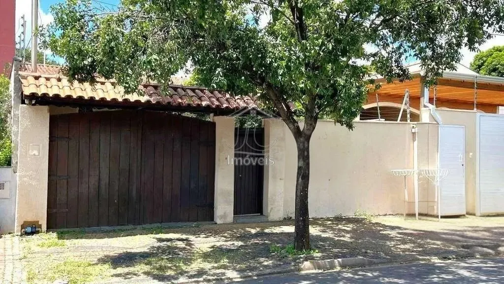 Imagem Casa com 3 dormitórios e amplo terreno na Vila Santana em Valinhos!