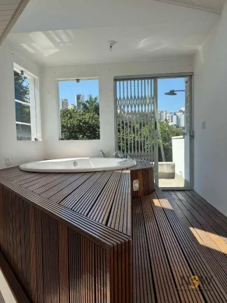 Imagem Casa à venda no Alto de Pinheiros São Paulo SP com 2 suítes, 2 vagas de garagem e 200m².