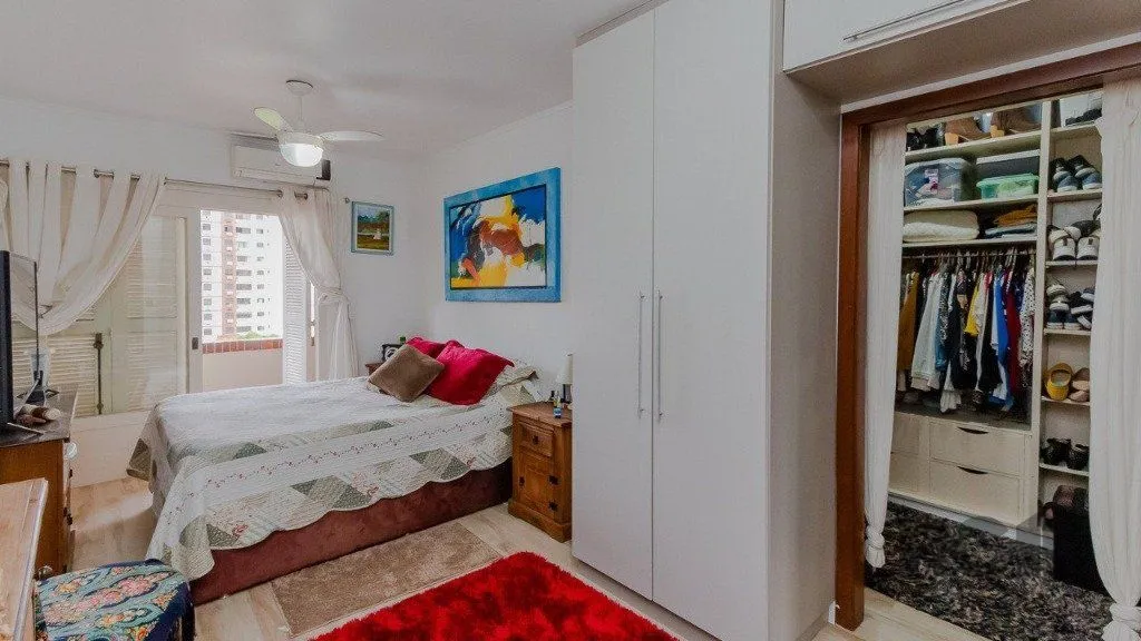 Imagem Casa 394m², 4 dormitórios, 4 vagas no bairro Cristo Redentor