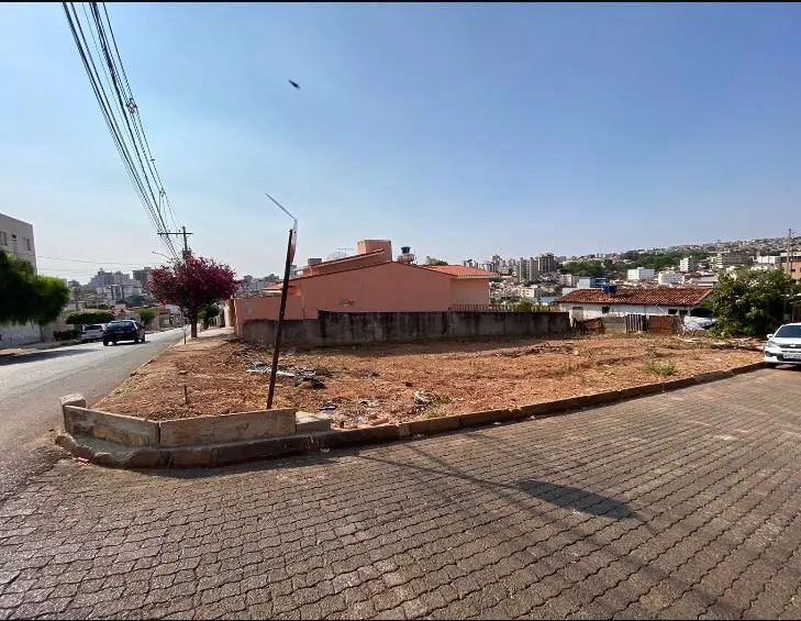 Foto do imóvel Terreno à venda, 300 m² por R$ 273.000,00 - Antônio Caixeta - Patos de Minas/MG