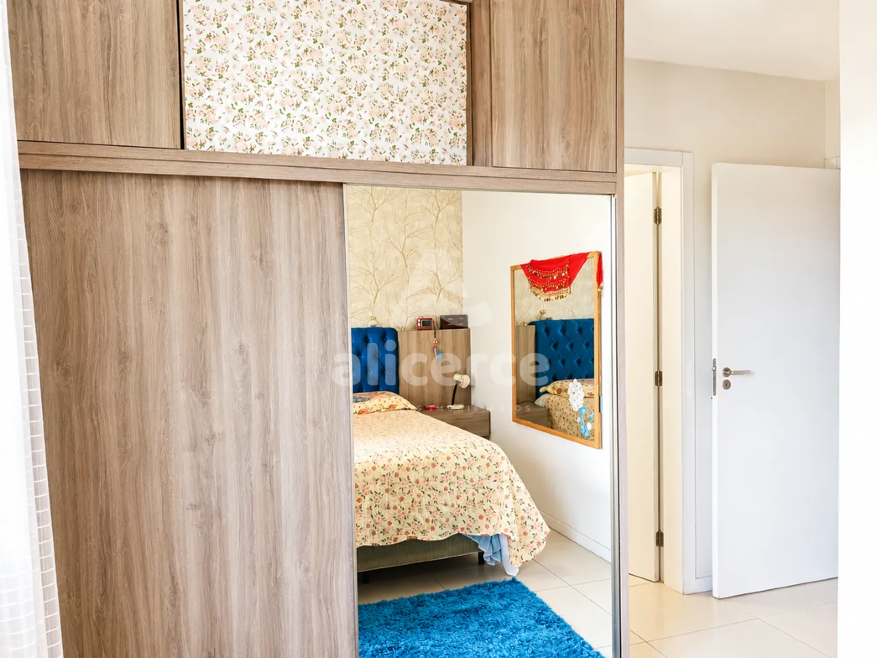 Imagem Apartamento com 2 dormitórios, suíte e churrasqueira na sacada em Areias - São José/SC