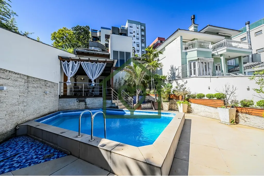 Imagem Residência de Alto Padrão no Menino Deus! 
 
Uma casa única, com elevador, energia solar, circuit...