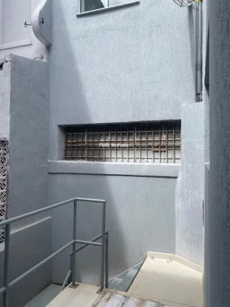 Imagem Casa Comercial de Alto Padrão para Locação na Vila Mariana, São Paulo-SP: 3 Salas, 4 Banheiros e 118 m² de Área.