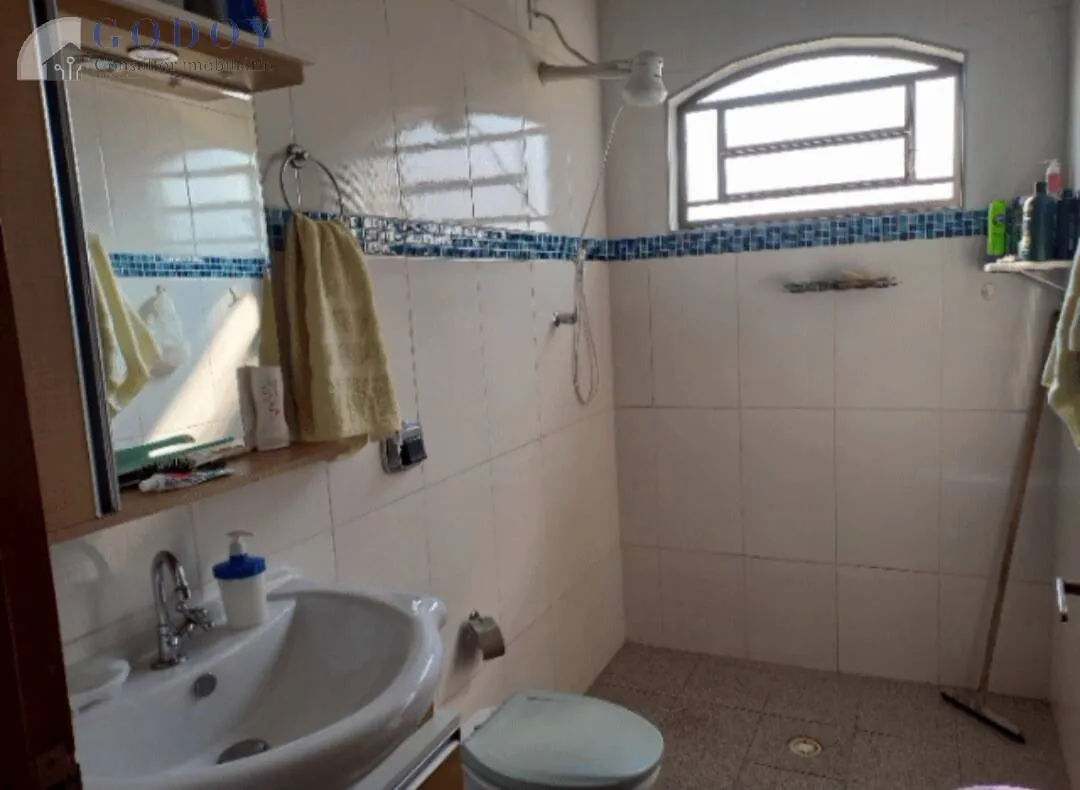 Imagem Casa Espaçosa com 3 Dormitórios em Localização Privilegiada - Jardim Rosely