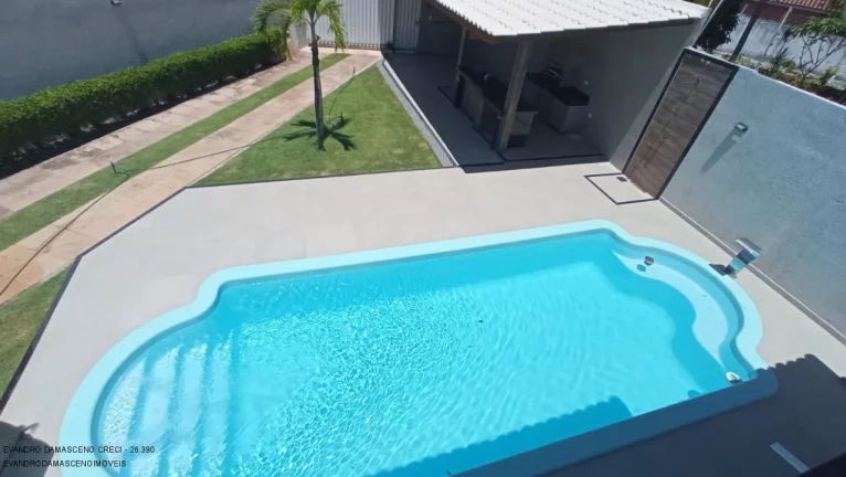 Imagem Casa de Luxo à Venda em Buraquinho, Lauro de Freitas-BA: 4 Quartos, 3 Suítes, 3 Salas, 2 Banheiros, 13 Vagas, 350m²!