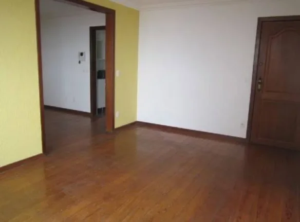 Imagem O  apartamento  encontra-se  em  muito  bom  estado,  com  boa iluminação  e ventilação; tendo  vista  definitiva  e  privilegiada.