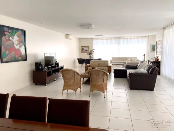 Imagem Belíssima casa com 4 Suites, 6 vagas cobertas  em Jurere Internacional a poucos passos da Praia. T...