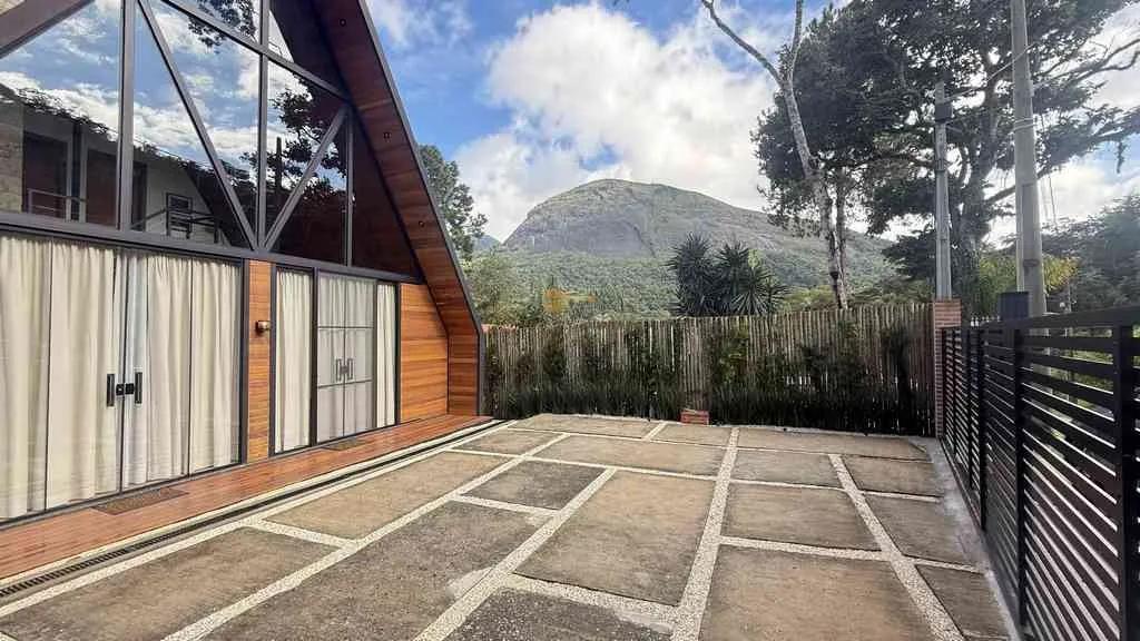 Imagem Casa em Condomínio para Venda em Teresópolis / RJ no bairro Fazenda Alpina
