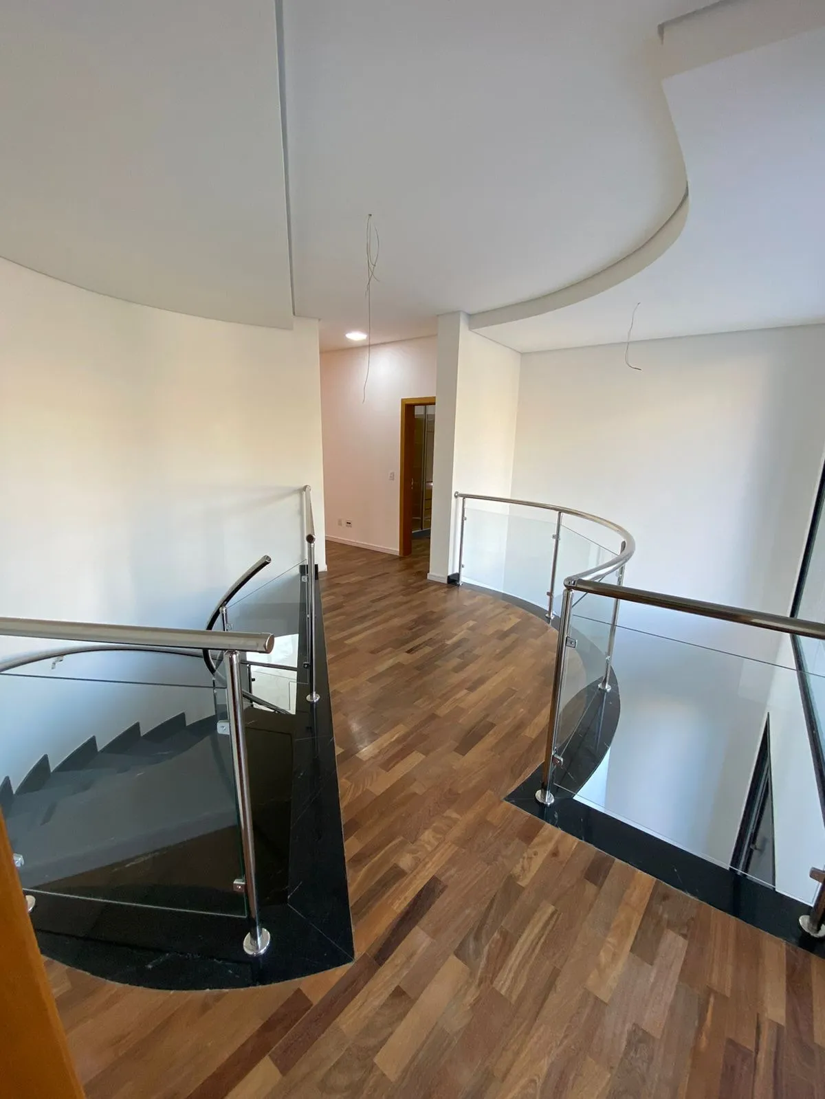 Imagem LINDA CASA NO RESIDENCIAL ALPHAVILLE TAMBORÉ 3 COM 750M²!!!