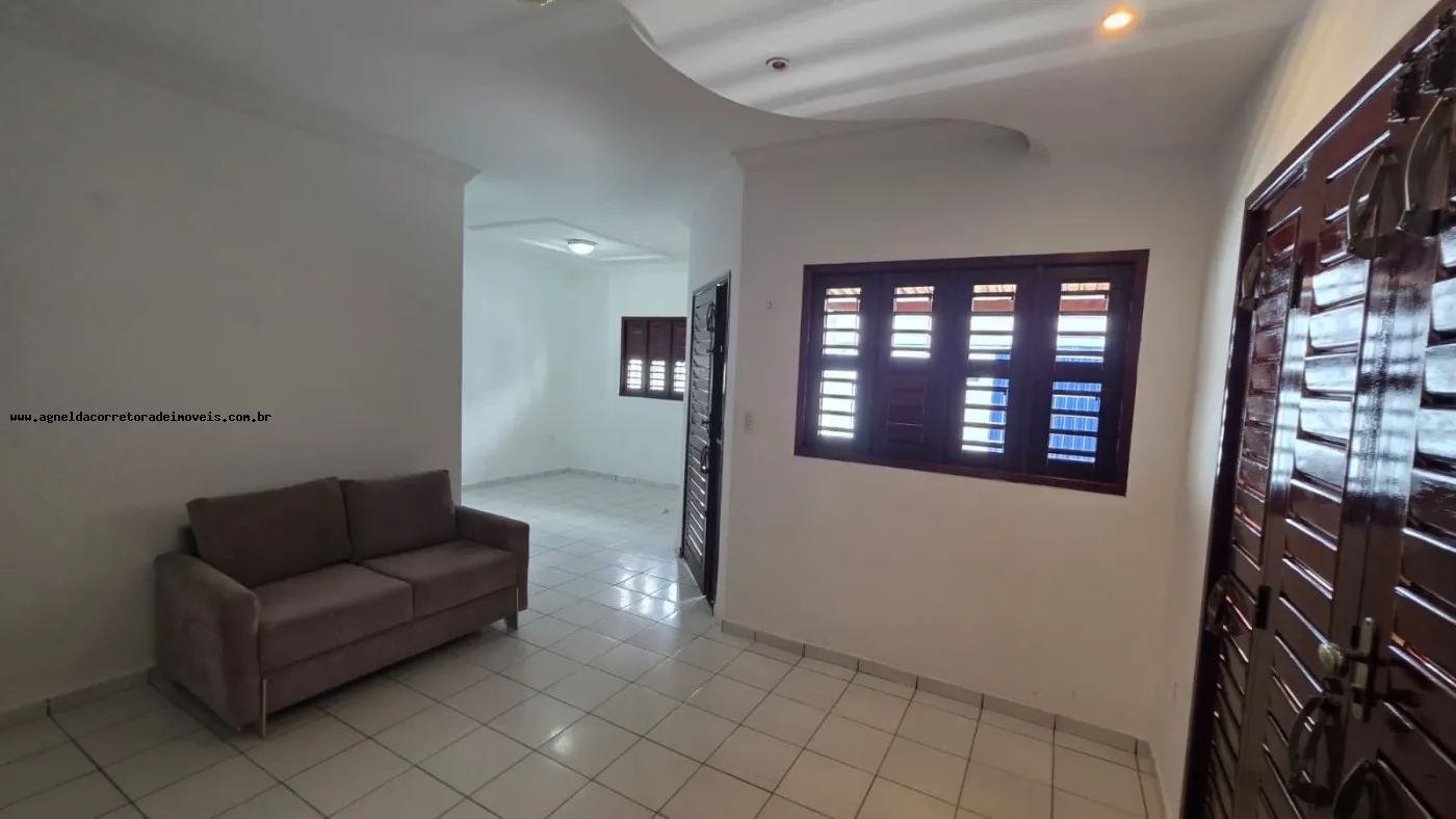 Imagem Casa para Venda em Parnamirim, Emaús, 3 dormitórios, 1 suíte, 2 banheiros, 2 vagas