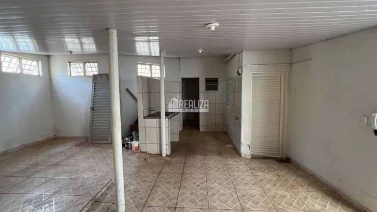 Imagem Casa para alugar no bairro Santa Maria, Uberaba: 2 dormitórios, garagem e mais!