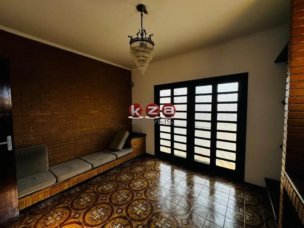 Imagem Imperdível oportunidade: Casa comercial de 3 quartos, 1 suíte, 3 salas, 3 banheiros e 2 vagas em Vinhedo-SP, Centro.