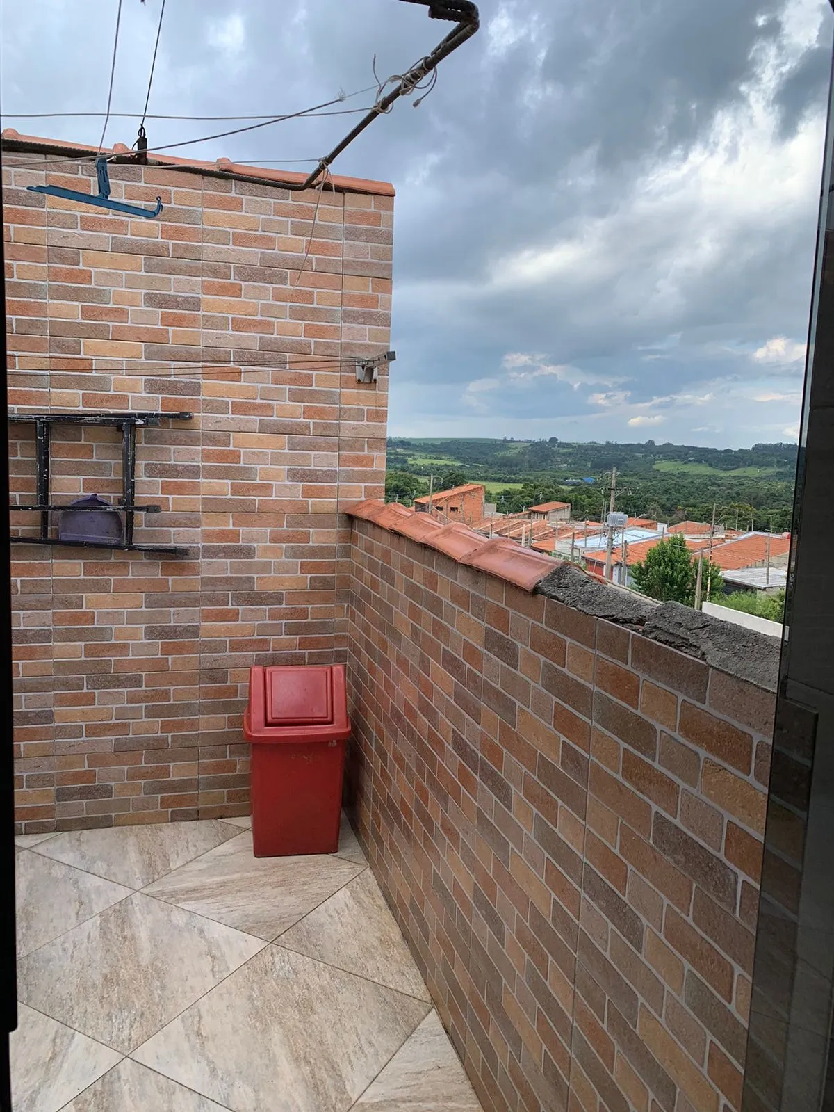 Imagem Casa com Garagem e Salão Comercial à Venda no Jardim Alpes de Sorocaba