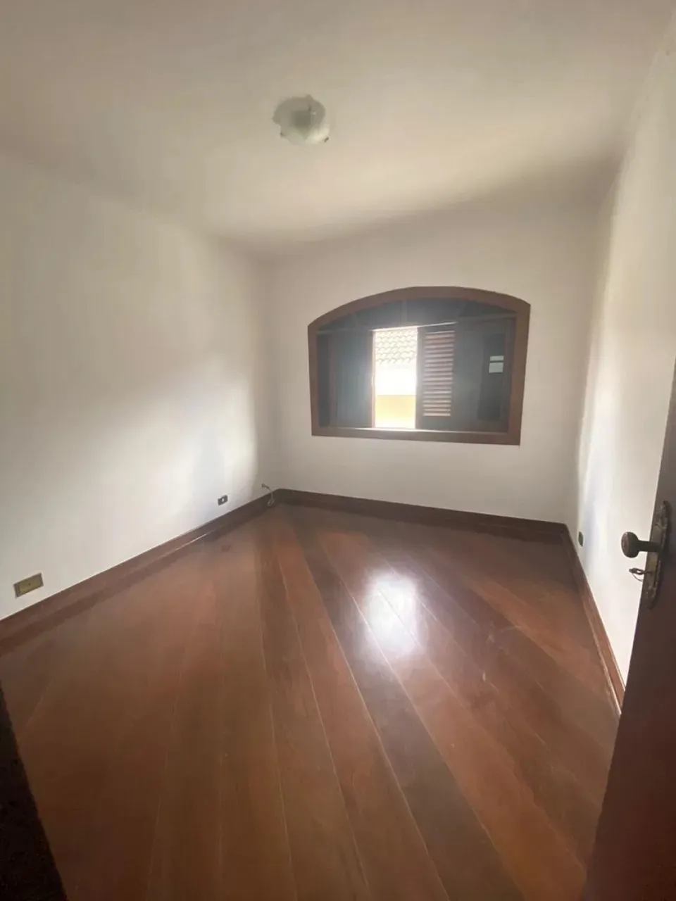 Imagem Casa de Luxo em Condomínio - Santana de Parnaíba-SP, Alphaville, 4 Quartos, 5 Banheiros, 5 Vagas, 500m².
