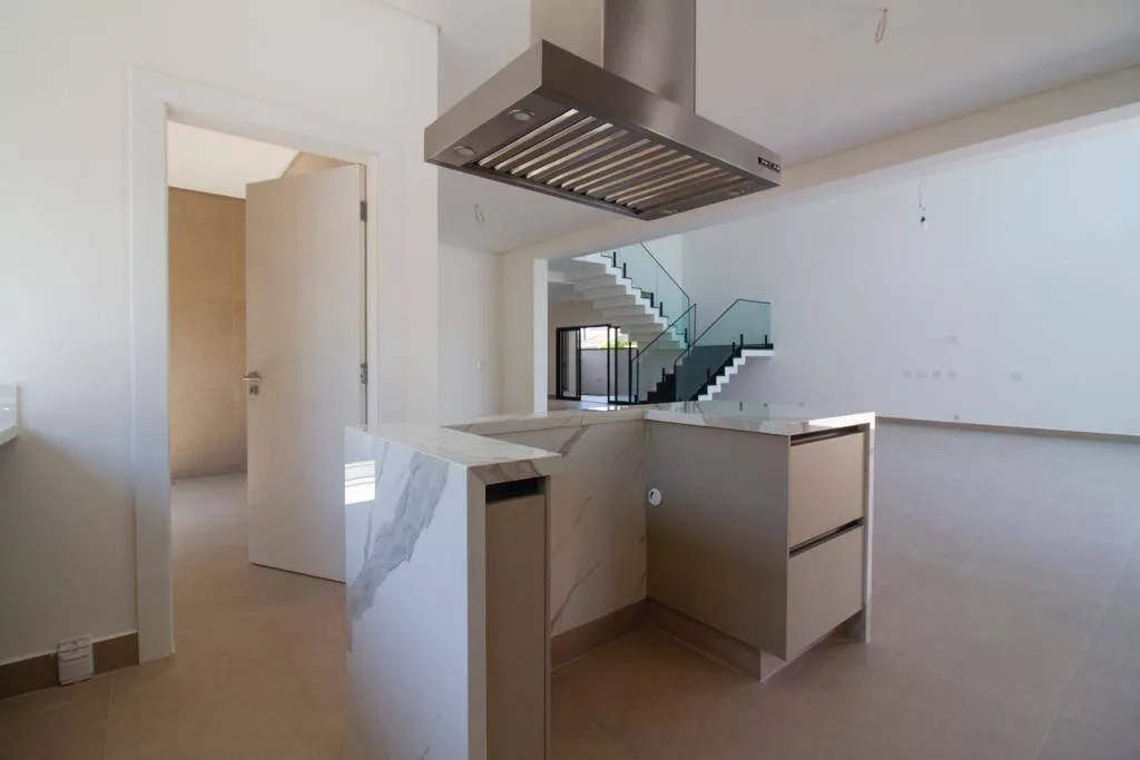 Imagem Sobrado de 430m² Localizado no Alphaville Residencial 2 em Barueri/SP!