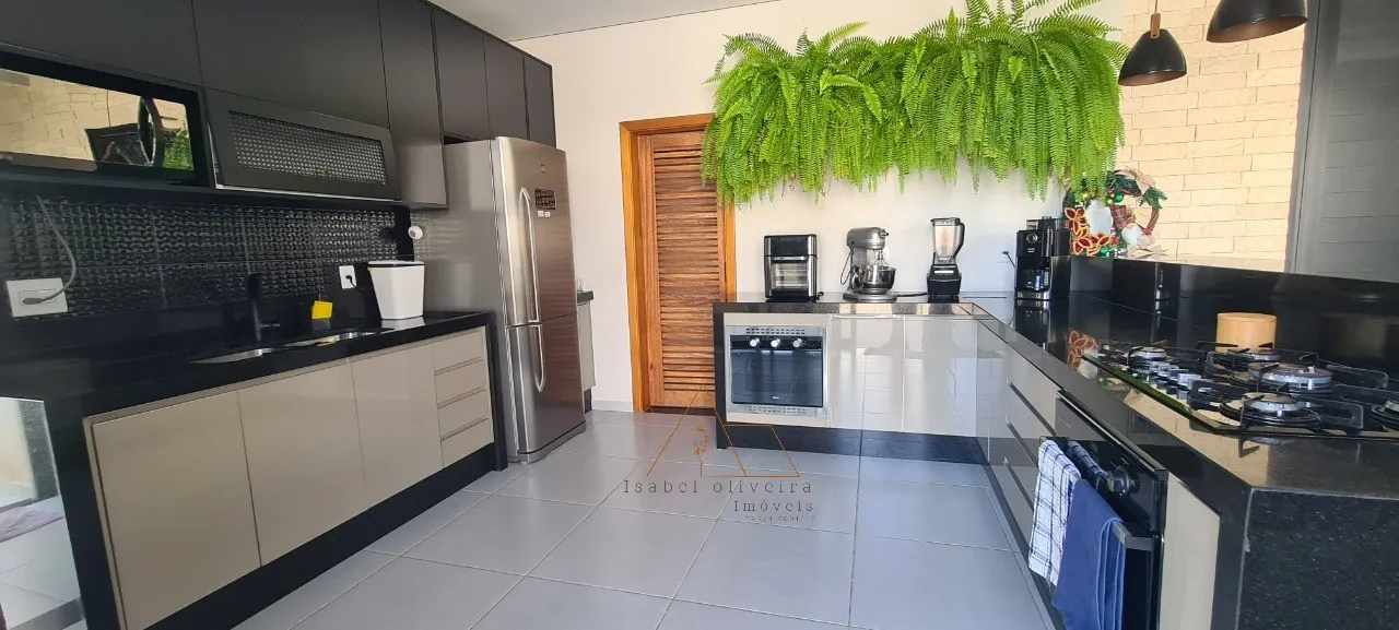Imagem Imperdível! Casa à venda em Salto-SP, Condomínio Terras de Mont Serrat. 4 quartos, 2 suíte, 2 salas, 6 banheiros, 6 vagas de garagem, 335m².