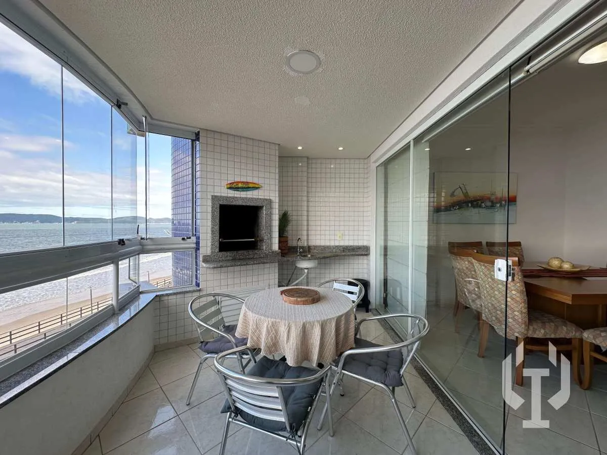 Imagem APARTAMENTO FRENTE MAR COM 03 DORMITÓRIOS PRONTO PARA MORAR - PÉ NA AREIA