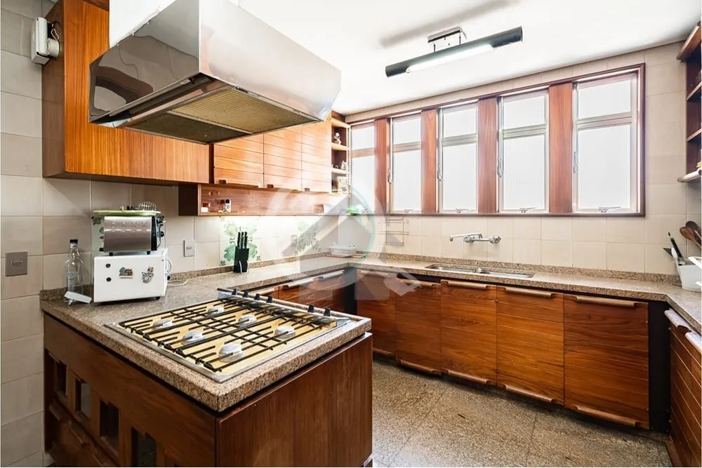 Imagem Excelente Oportunidade para Reforma Amplo apartamento de 232m² localizado na Rua João Abott, no ba...