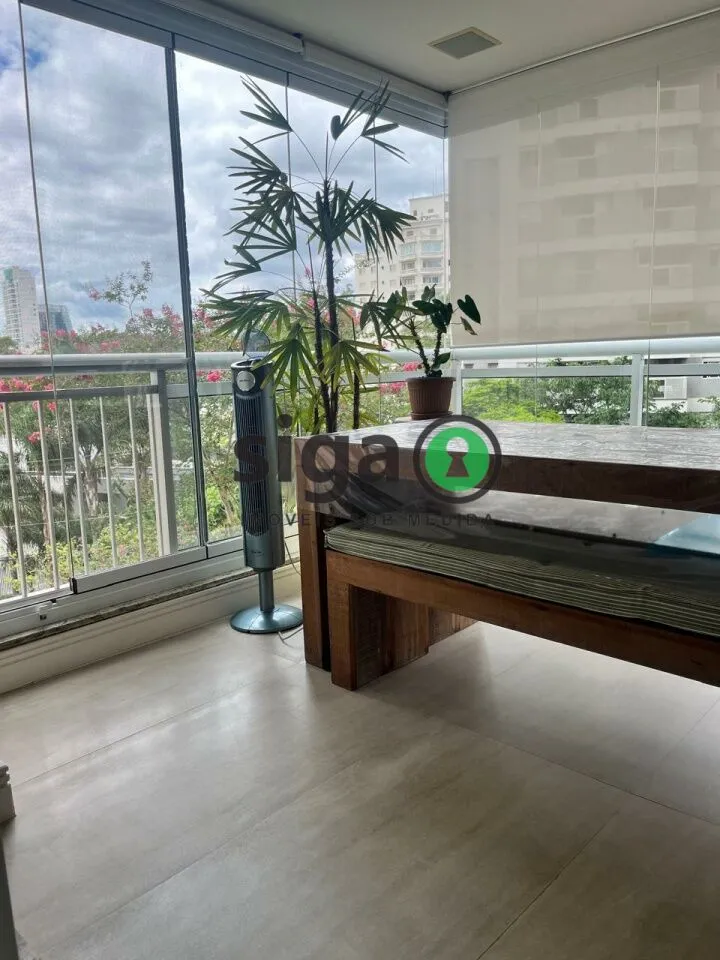 Imagem Apto à Venda com 200m², 3 suites, 4 vagas, mobiliado, no Panamby