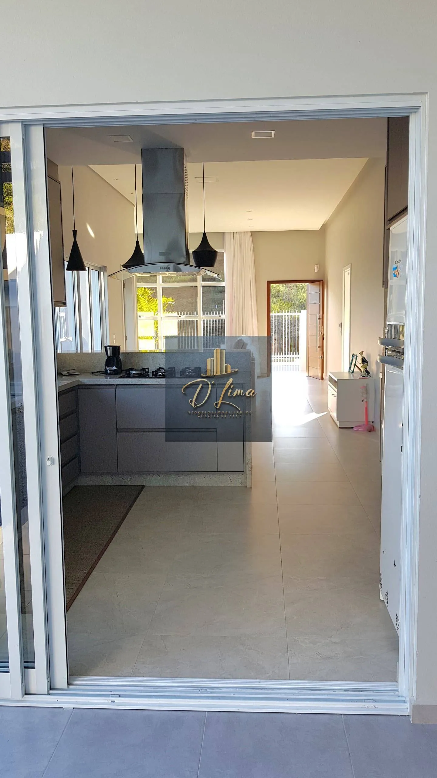 Imagem Casa em condomínio fechado á venda com 3 quartos em Forquilhas
