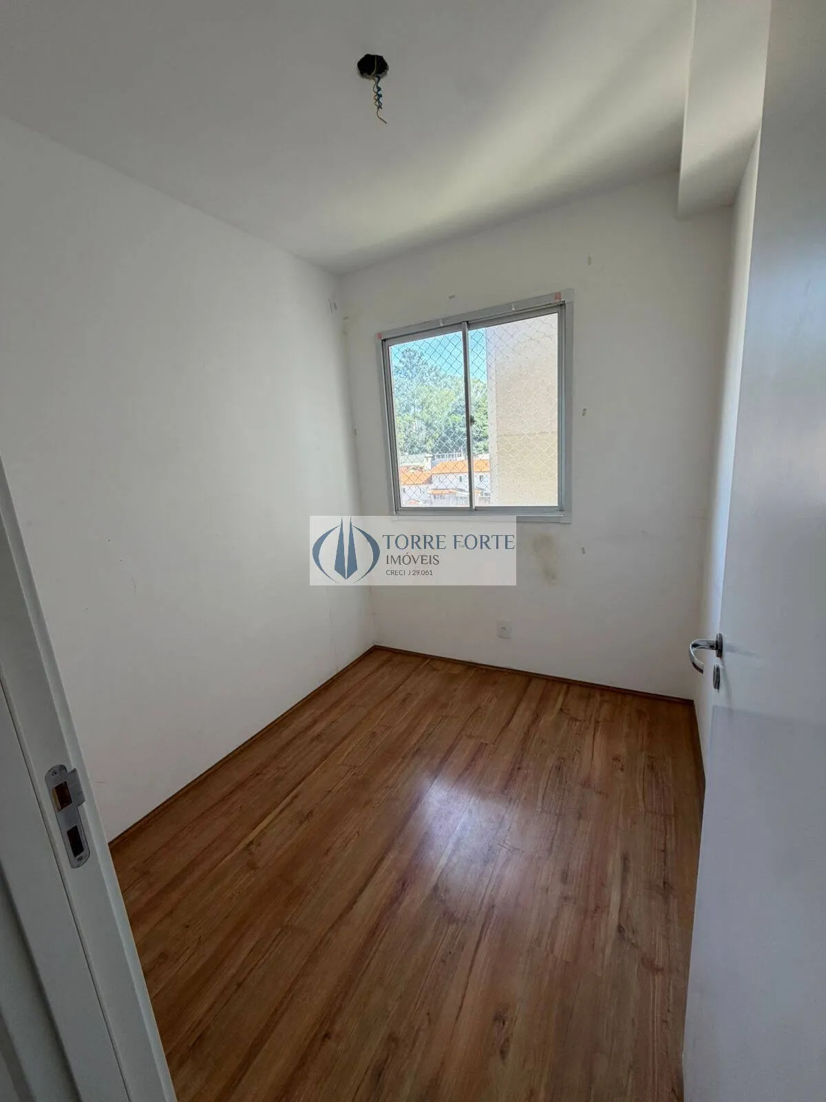 Imagem Ótimo apartamento com 45 m² reformado e semi-mobiliado próximo estação trem