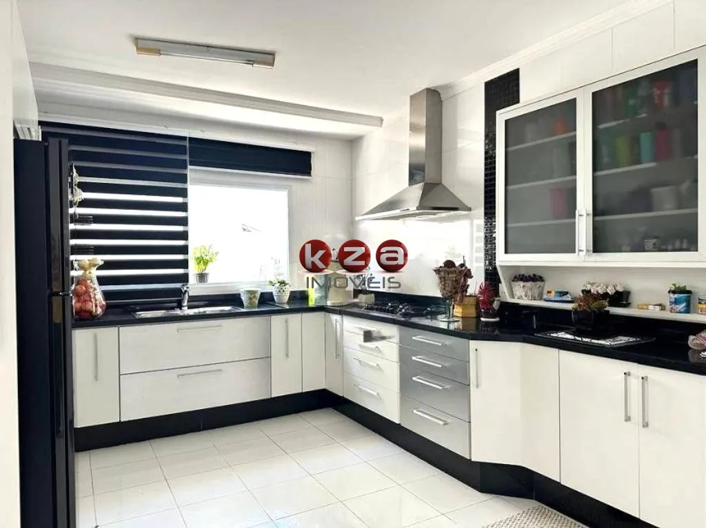 Imagem Casa de Luxo em Condomínio: 4 Quartos, 4 Suítes, 3 Salas, 5 Banheiros, 2 Vagas de Garagem, 300m² em Valinhos-SP, Jardim Recanto.
