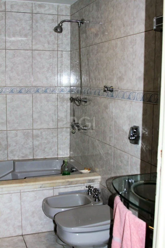Imagem Apartamento com 03 dormitórios, churrasqueira e vaga de garagem no Menino Deus
