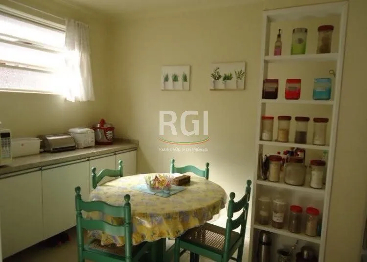 Imagem Cobertura para Venda - 255.99m², 5 dormitórios, sendo 1 suites, 2 vagas - Menino Deus