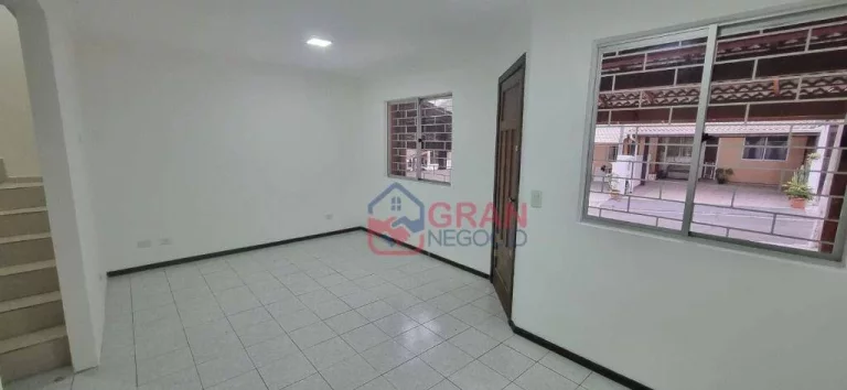 Imagem Sobrado em condomínio no Santa Cândida
