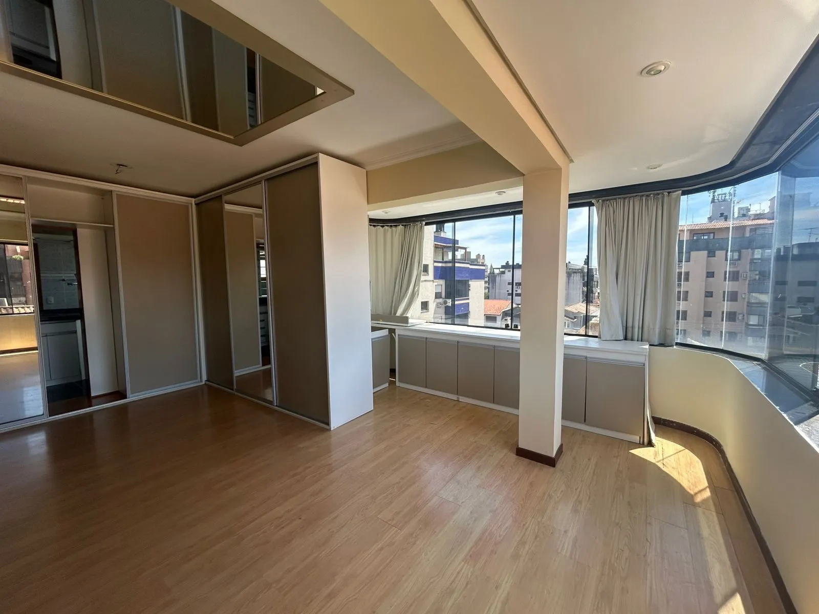 Imagem Apartamento 4 dormitórios • 172 m² privativos • Suíte com hidromassagem • Jardim Lindóia