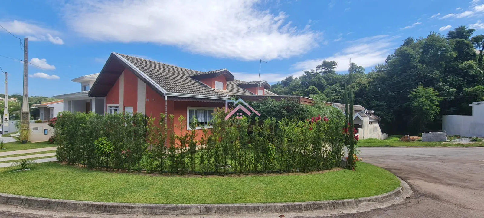 Imagem Casa à venda Residencial Laguna Club - Área útil 197 m2 com 3 dormitórios - sendo 1 suíte - 4 vagas