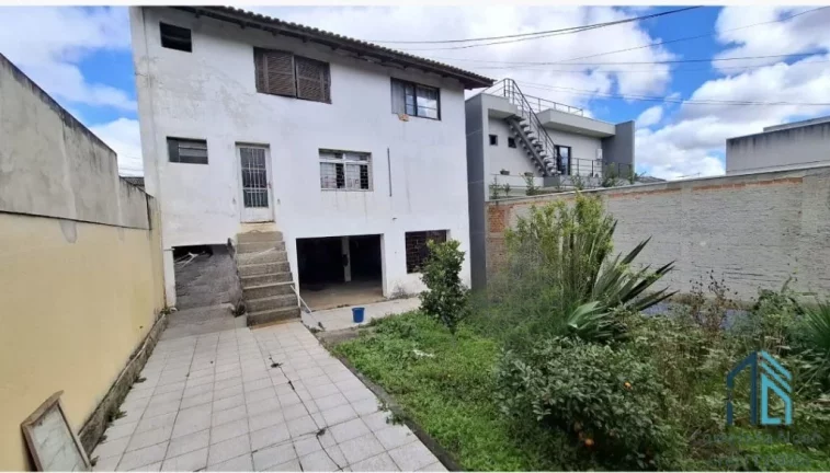Imagem Casa com edícula, 05 quartos sendo 02 suítes, no São Lourenço em Curitiba PR
