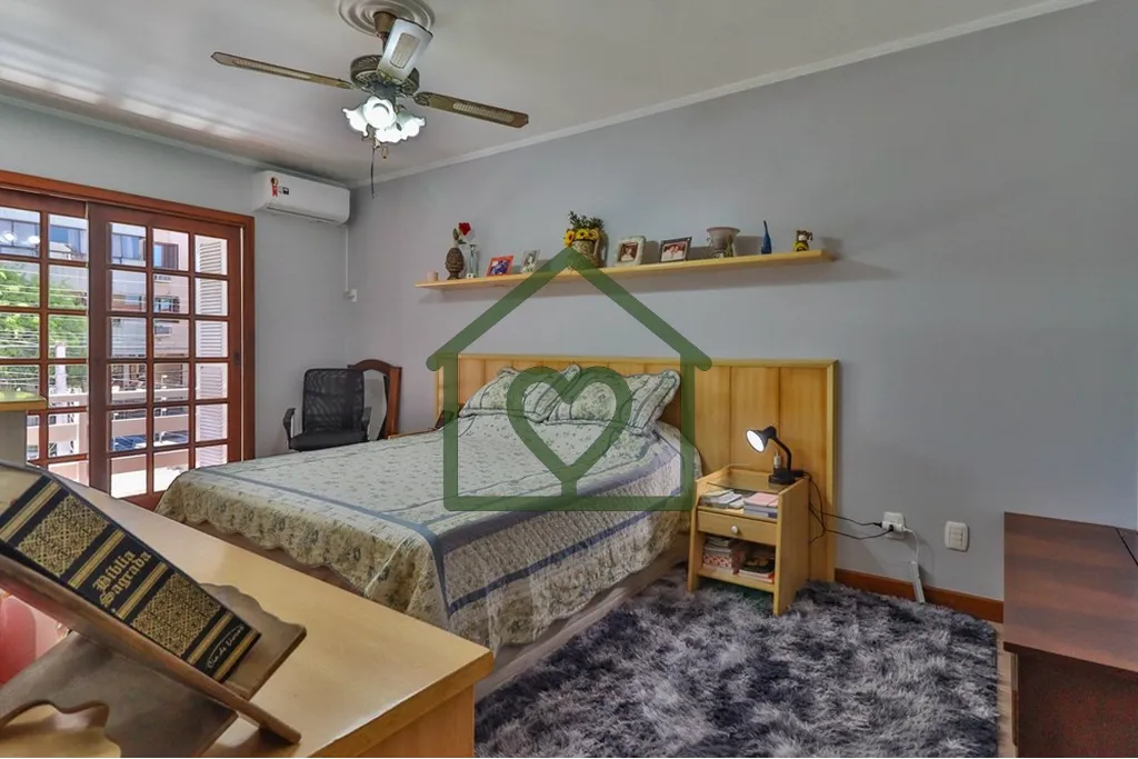 Imagem Casa de 325m2 de área privativa em terreno de 350m2 no bairro Jardim Lindóia, distribuída em dois...