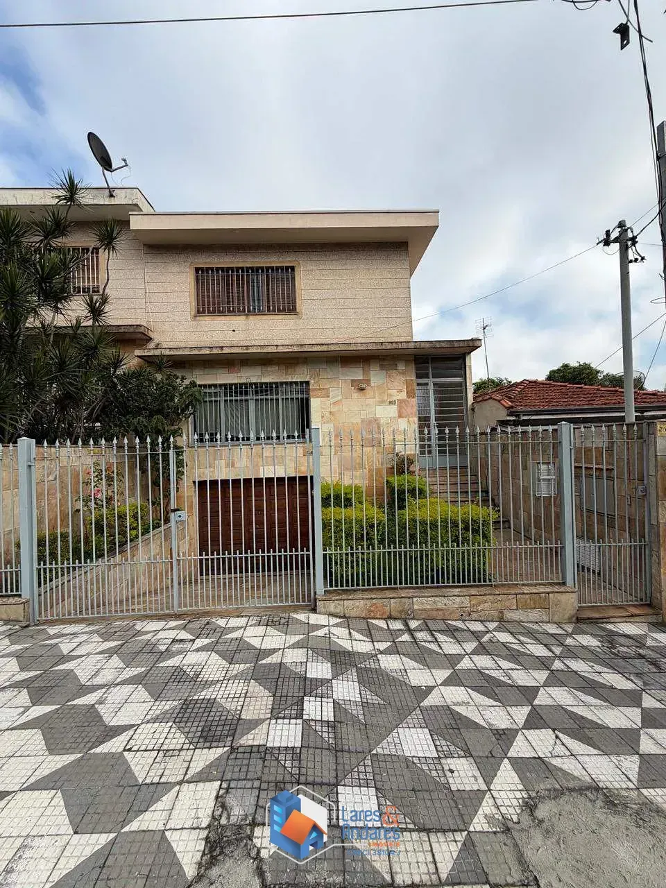 Imagem Casa para venda em Parque Peruche com 4 quartos, sendo 1 suíte, 228m²
