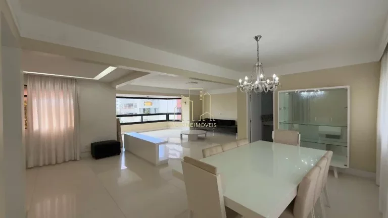 Imagem Apartamento 4 Quartos à Venda em Salvador | 212m², Reformado, 2 Suítes e 2 Vagas