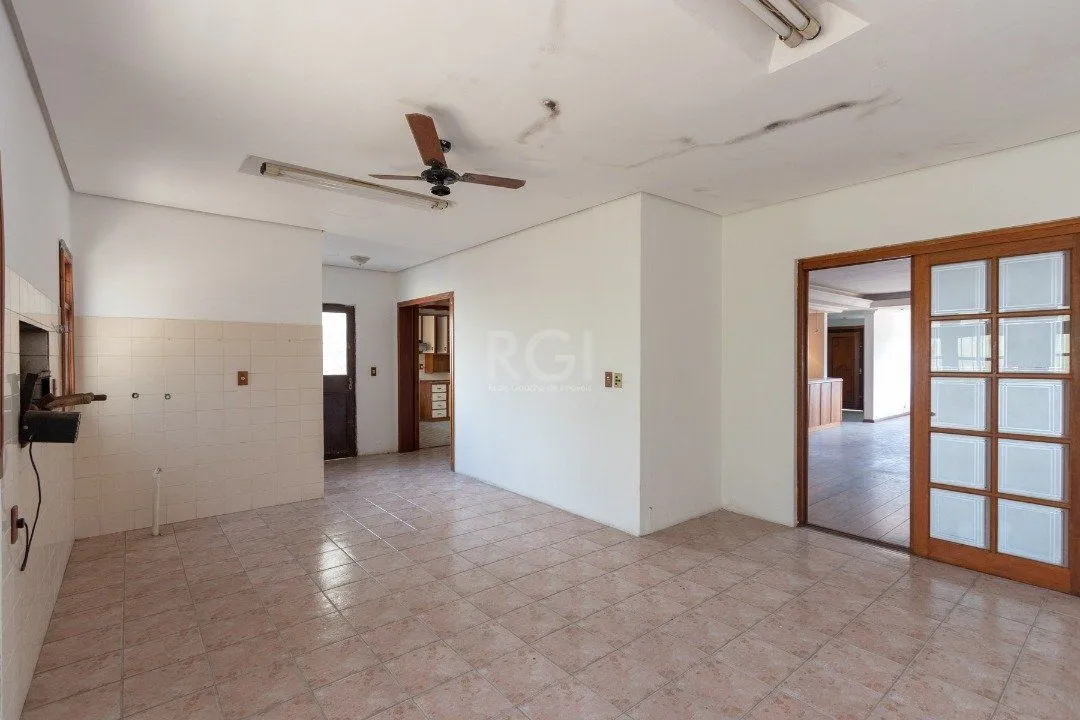 Imagem Casa para Venda - 460m², 4 dormitórios, sendo 1 suites, 4 vagas - Cristal