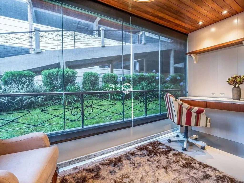 Imagem Vende-se Apartamento no Centro de Gramado, com 3 quartos