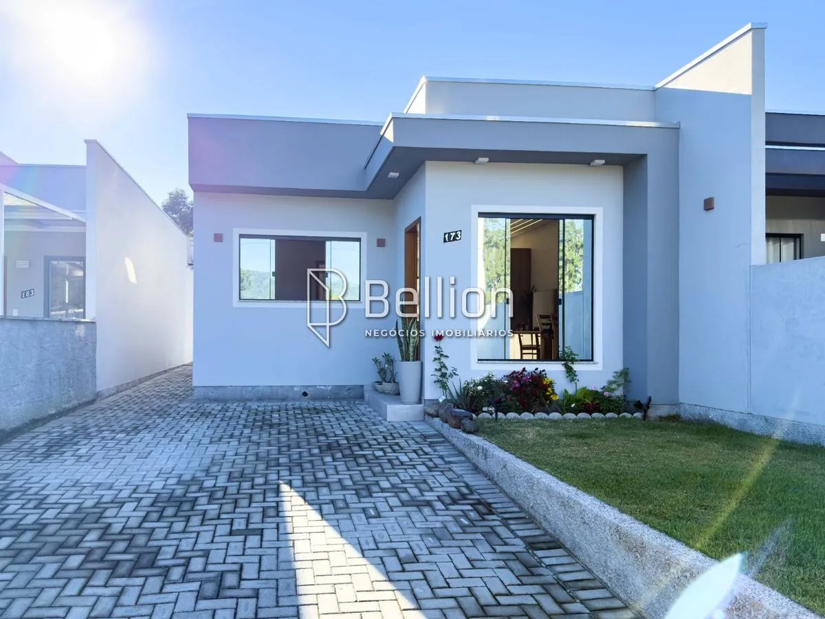 Imagem Casa ao Lado da Praça do Jeep Clube no Bairro Warnow, Indaial