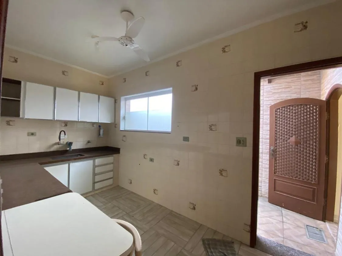 Imagem CASA COM EDÍCULA, 3 DORMITÓRIOS SENDO 1 SUÍTE À VENDA NO CENTRO DE ITANHAÉM