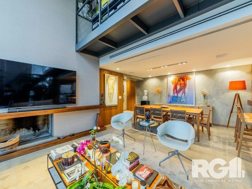 Imagem Belíssimo apartamento no Glass Aurélio andar alto, Living com pé direito duplo, 174m² privativos finamente decorado no Moinhos de Vento
