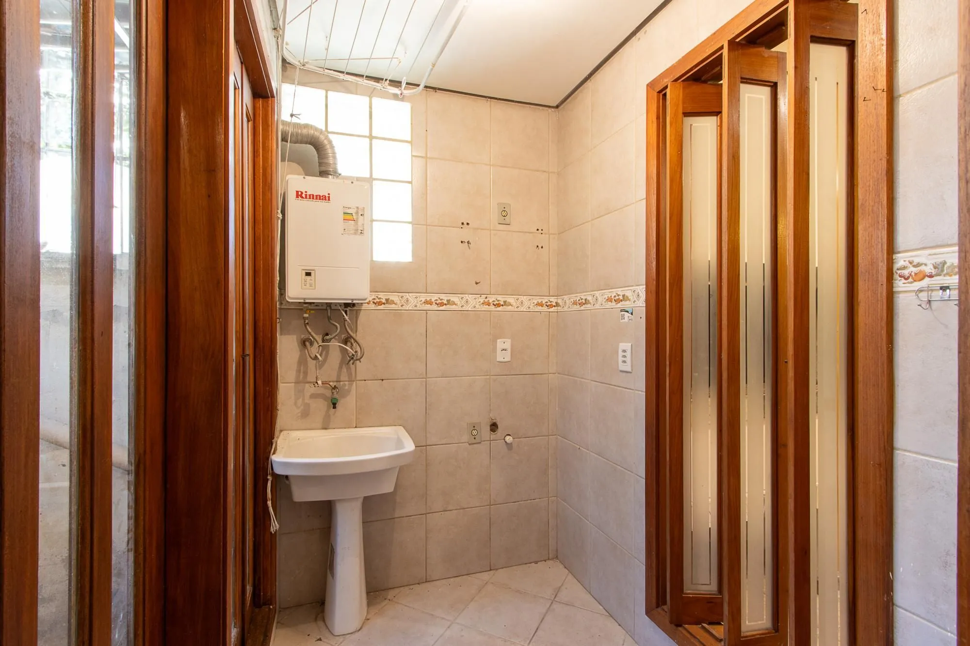 Imagem Casa 3 dormitórios, 1 suíte, 2 vagas - Bairro Camaquã