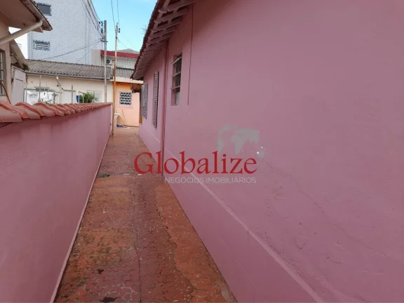 Imagem Casa térrea bem grande em Santos na Ponta da Praia com 3 dormitórios e edícula nos fundos à venda por R$ 980.000,00