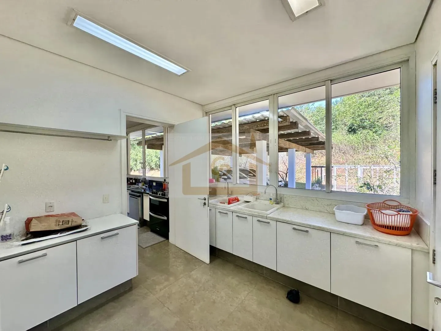 Imagem 4suítes Linda casa TÉRREA, vista 180°. Piscina, gourmet, 3 lareiras, 10 vagas cobertas