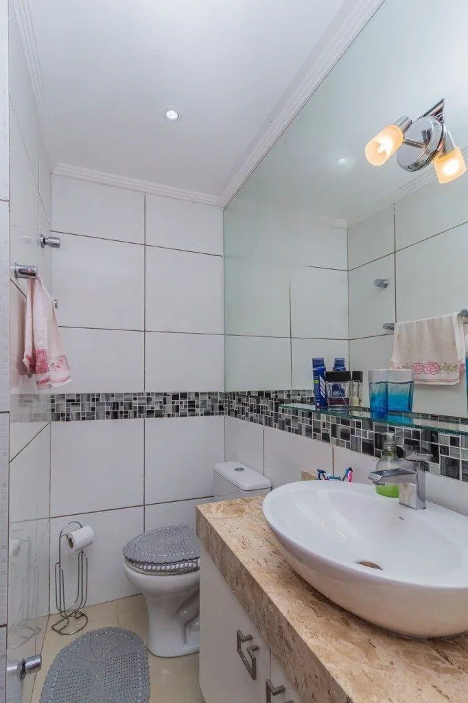 Imagem Casa de 3 dormitórios no bairro Guarujá