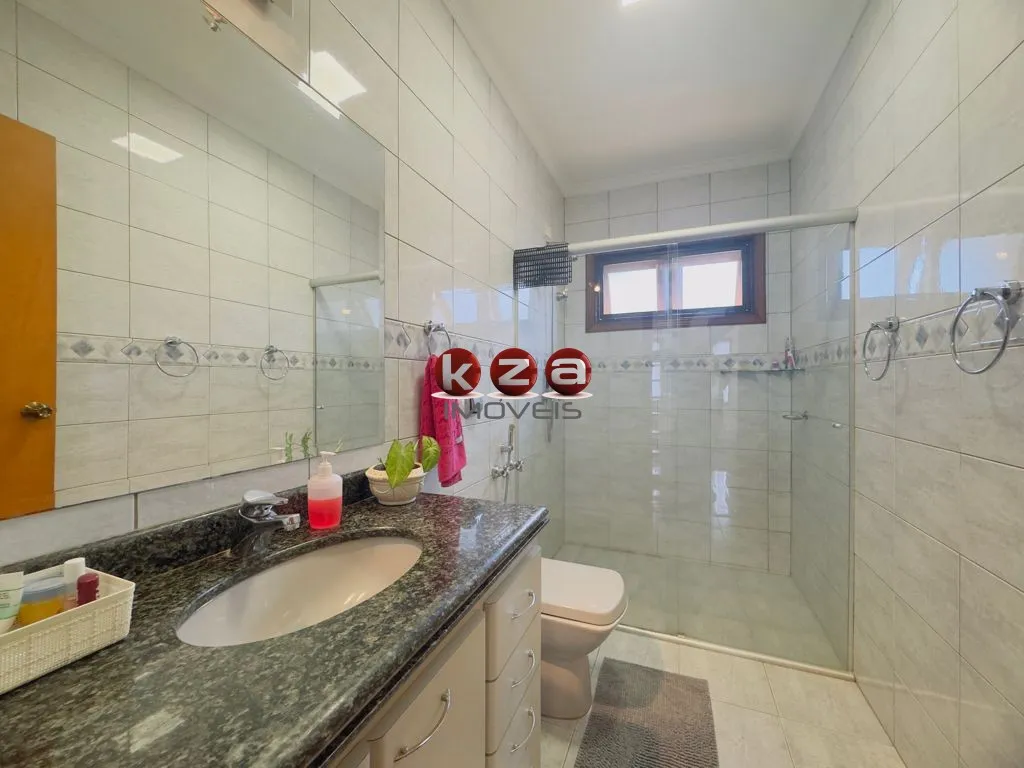 Imagem Casa de luxo à venda em Valinhos-SP no Condomínio Terras do Caribe: 3 quartos, 1 suite, 3 salas, 5 banheiros, 2 vagas e piscina, 289m².