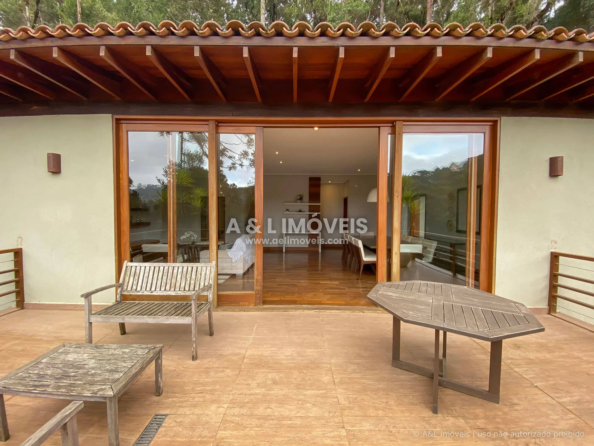 Imagem Casa alto padrão em Campos do Jordão | 5 suítes | Condomínio fechado