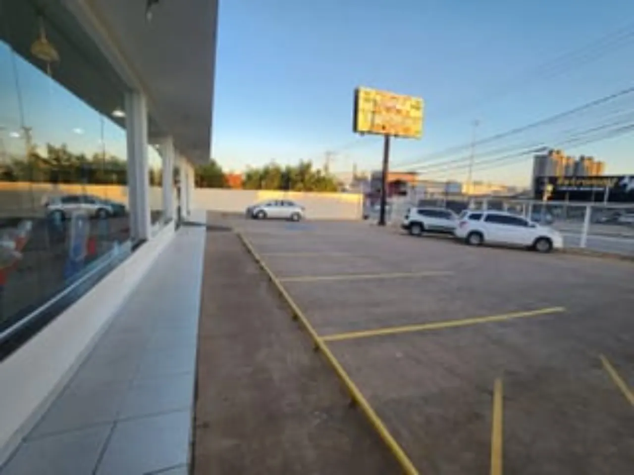 Imagem Galpão Comercial de Alto Padrão na Vila Nova Sorocaba: 5 Salas, 5 Banheiros, 10 Vagas de Garagem, 1.327m². Venda ou Locação!